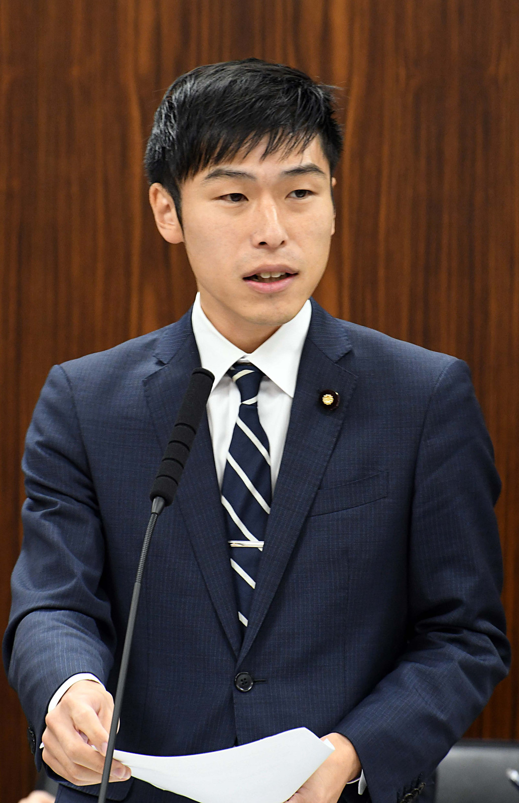 山添拓議員