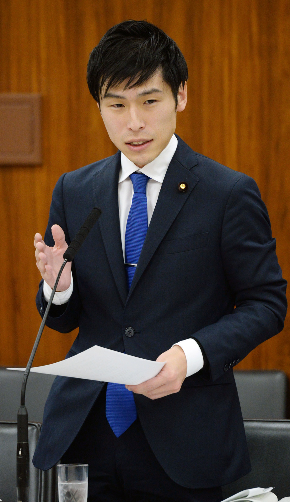 山添拓議員