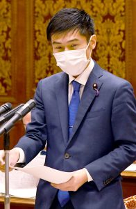 質問する山添拓議員＝2日、参院予算委